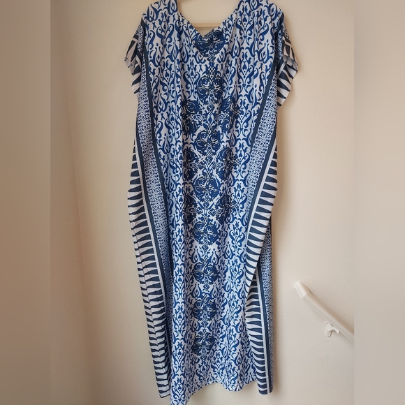 Cupshe Blue and White  Maxi Kaftan, OS - Picture 4 of 7
